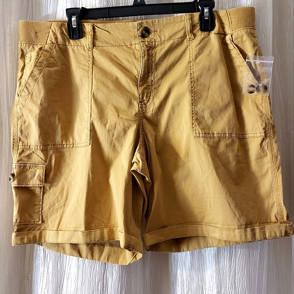 NWT Sonoma Cargo Camel Shortys Size 18 with stretchy waistband & 5 pockets - Picture 1 of 14